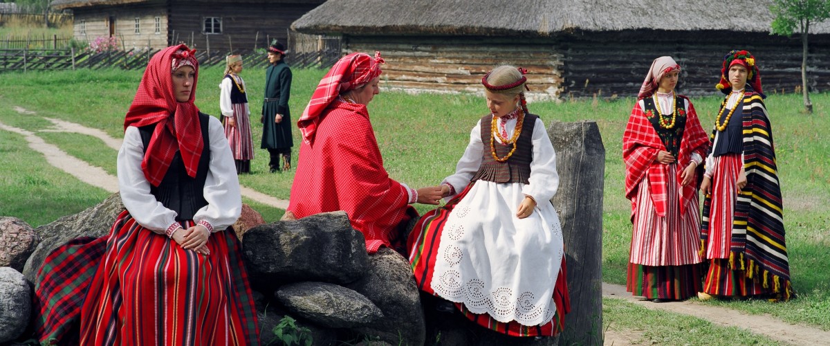 Lietuvos nacionalinio kultūros centro fotografijų paroda „Lietuvių tautiniai kostiumai“