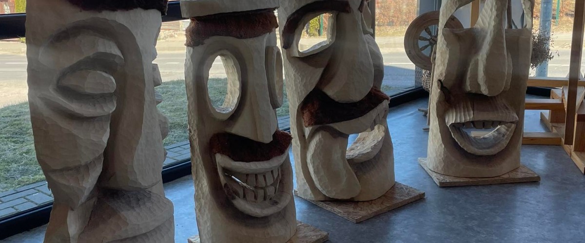 Kaišiadorių kultūros centro medžio drožinėjimo būrelio darbų (Užgavėnių kaukių) paroda